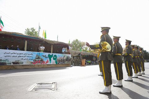 تصاویر / مراسم گرامیداشت روز ارتش جمهوری اسلامی با حضور امام جمعه قزوین