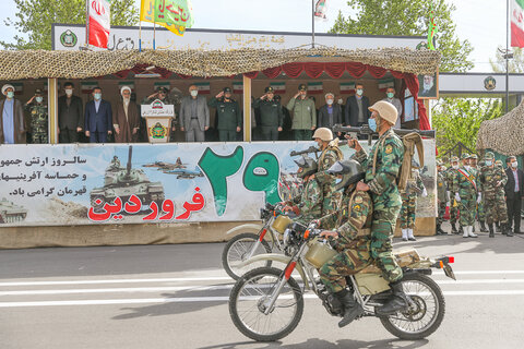 تصاویر / مراسم گرامیداشت روز ارتش جمهوری اسلامی با حضور امام جمعه قزوین