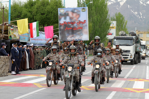 تصاویر / رژه خودرویی نیروهای مسلح همدان به مناسبت روز ارتش