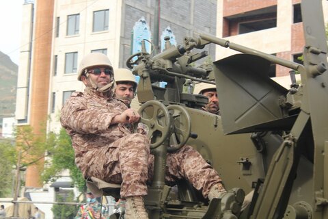 تصاویر/ رژه نیروهای مسلح به مناسبت روز ارتش در سنندج