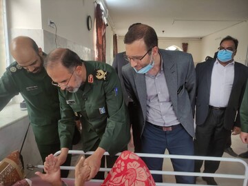 بازدید فرمانده سپاه قم از آسایشگاه معلولین و سالمندان