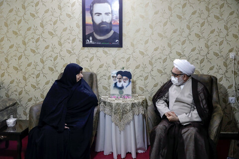 تصاویر/ دیدار تولیت آستان قدس رضوی با تعدادی از جانبازان، آزادگان و خانواده‌ شهدای ارتش