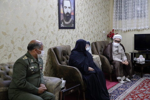 تصاویر/ دیدار تولیت آستان قدس رضوی با تعدادی از جانبازان، آزادگان و خانواده‌ شهدای ارتش