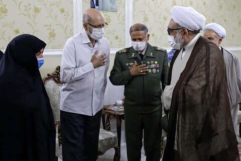 تصاویر/ دیدار تولیت آستان قدس رضوی با تعدادی از جانبازان، آزادگان و خانواده‌ شهدای ارتش