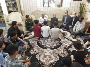 افطار فرمانده سپاه قم در کنار فرزندان بهزیستی