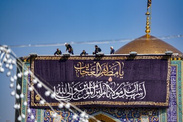 حرم مطهر رضوی آماده میزبانی از زائران در شب‌های قدر | گنبد رضوی سیاه پوش شد