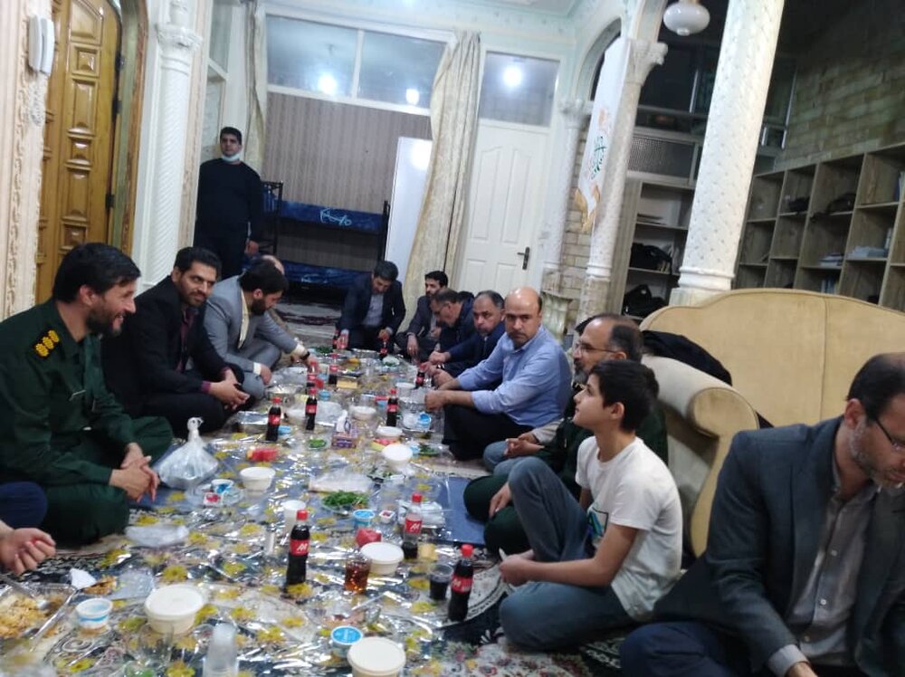 افطار فرمانده سپاه قم در کنار فرزندان بهزیستی