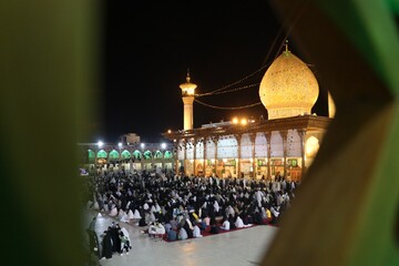 تصاویر| مراسم احیای شب نوزدهم ماه رمضان در حرم مطهر شاهچراغ(ع)