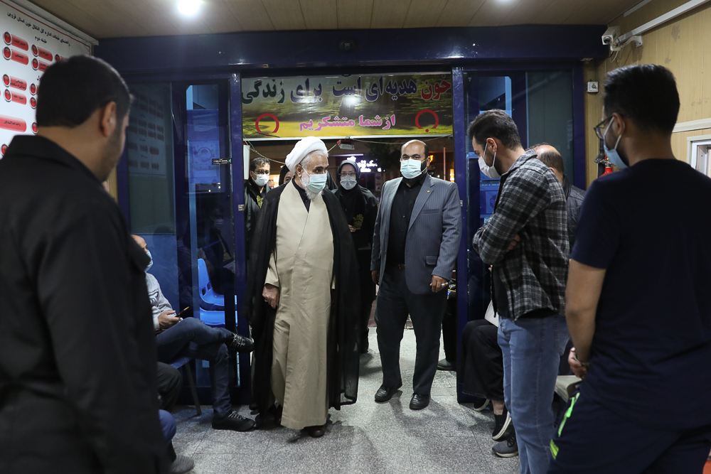 امام جمعه قزوین از پایگاه انتقال خون قزوین بازدید کرد