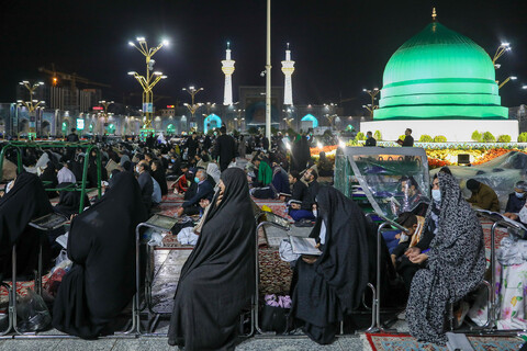 تصاویر/ مراسم احیاء شب بیست و یکم ماه رمضان در حرم مطهر رضوی - 2