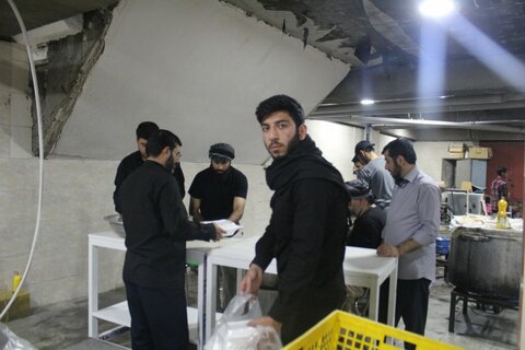 تصاویر/ پخت «سحری» برای شرکت کنندگان در شب قدر توسط مدرسه خاتم الانبیاء (ص) سنندج