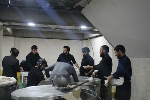 تصاویر/ پخت «سحری» برای شرکت کنندگان در شب قدر توسط مدرسه خاتم الانبیاء (ص) سنندج