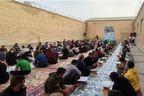 تصاویر/ مراسم اُنس با قرآن و حضور امام جمعه شهرستان در زندان اسلام آباد غرب