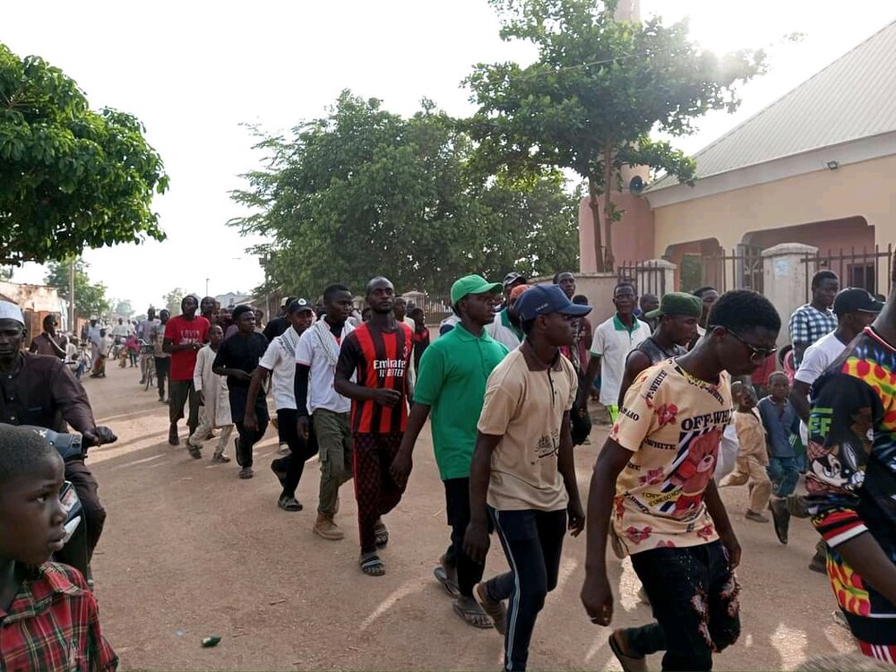 تظاهرات مردم پایتخت نیجریه در حمایت از شیخ ابراهیم زکزاکی +تصاویر