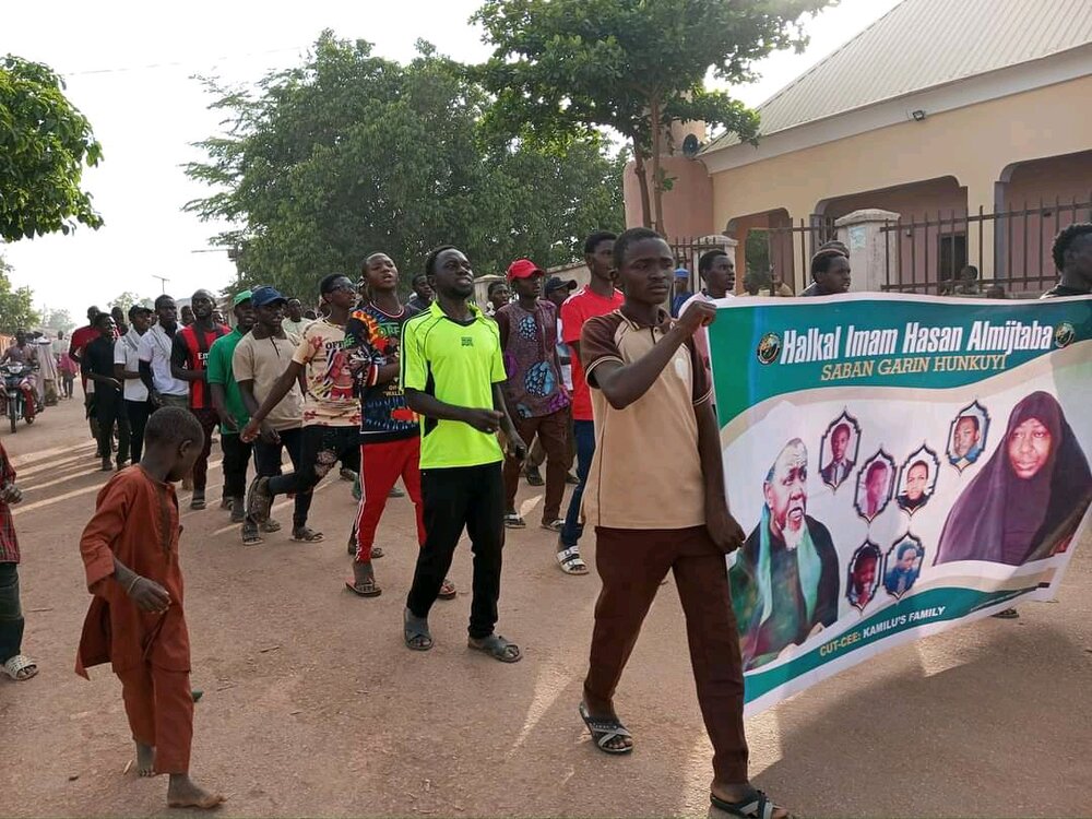 تظاهرات مردم پایتخت نیجریه در حمایت از شیخ ابراهیم زکزاکی +تصاویر