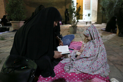 تصاویر/ احیای شب بیست و سوم ماه مبارک رمضان در امامزاده آمنه خاتون (ع) قزوین