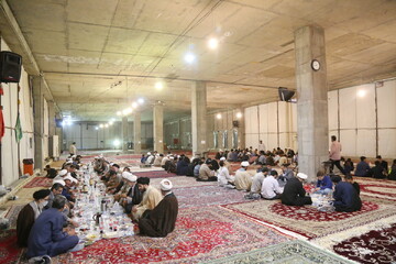 تصاویر / ضیافت افطار در مصلای پردیسان