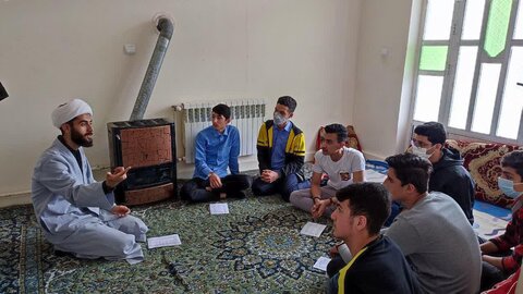 تصاویر/ بازدید نخبگان دانش آموزی از مدرسه علمیه حضرت ولیعصر(عج) آستارا و آشنایی با فعالیتهای حوزه