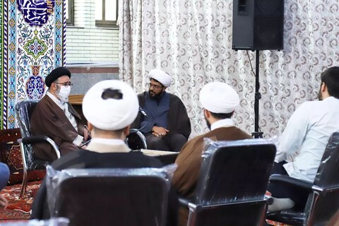 تصاویر/  بازدید نماینده ولی فقیه در آذربایجان شرقی از برنامه های رمضانیه مسجد امام جواد علیه السلام تبریز