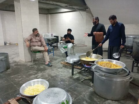 تصاویر/ طبخ و توزیع 4 هزار پرس غذای گرم توسط مدرسه خاتم الانبیاء(ص) سنندج