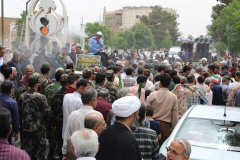 تصاویر/حضور روحانیون و طلاب مدارس علمیه آران وبیدگل همدوش دیگراقشارجامعه در راهپیمایی روز جهانی قدس