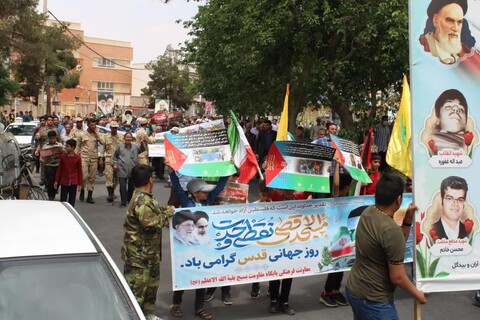 تصاویر/حضور روحانیون و طلاب مدارس علمیه آران وبیدگل همدوش دیگراقشارجامعه در راهپیمایی روز جهانی قدس