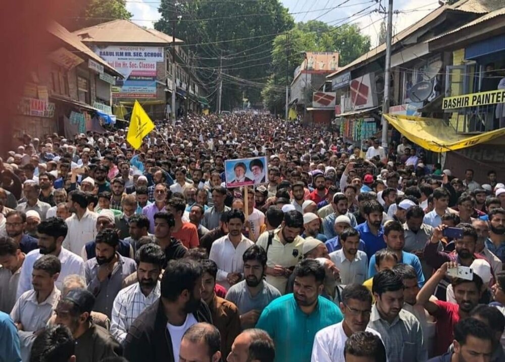 कुद्स दिवस के अवसर पर कश्मीर घाटी में विरोध रैली में लोगों ने उत्पीड़ित फिलिस्तीनियों के पक्ष में नारे लगाए