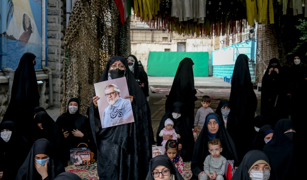 تصاویر/ وداع با پیکر مطهر علمدار جبهه فرهنگی انقلاب حاج نادر طالب زاده در معراج شهدا تهران