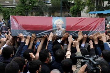 وداع مردم با علمدار جبهه فرهنگی و رسانه ای انقلاب در معراج شهدای تهران