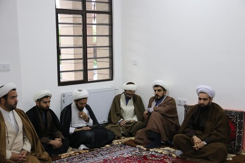 تصاویر/ نشست جمعی از روحانیون ارومیه با مدیرکل تبلیغات اسلامی آذربایجان غربی