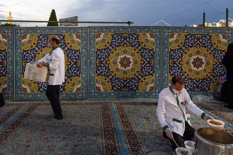 تصاویر/ حضور تولیت آستان قدس رضوی در سفره افطاری صحن امام حسن مجتبی علیه السلام