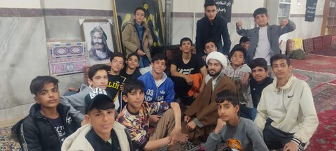 تصاویر/ فعالیت تبلیغی مبلغین جهادی موسسه فقهی امام حسین(ع) در نقاط مختلف استان کرمانشاه
