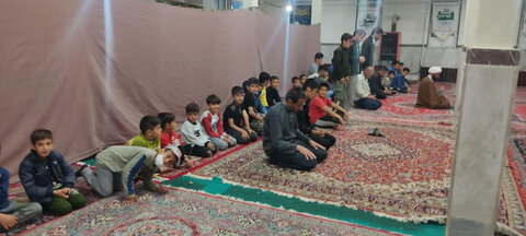 تصاویر/ فعالیت تبلیغی مبلغین جهادی موسسه فقهی امام حسین(ع) در نقاط مختلف استان کرمانشاه