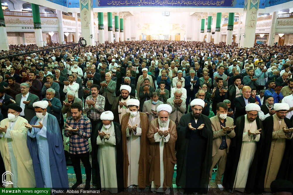 تصاویر/ حرم معصومہ قم (س) میں عید سعید فطر کی نماز