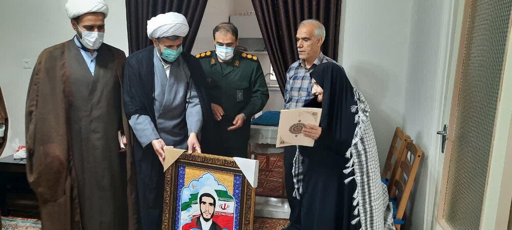 تصاویر/ ادای احترام به خانواده شهدای روحانی استان گلستان