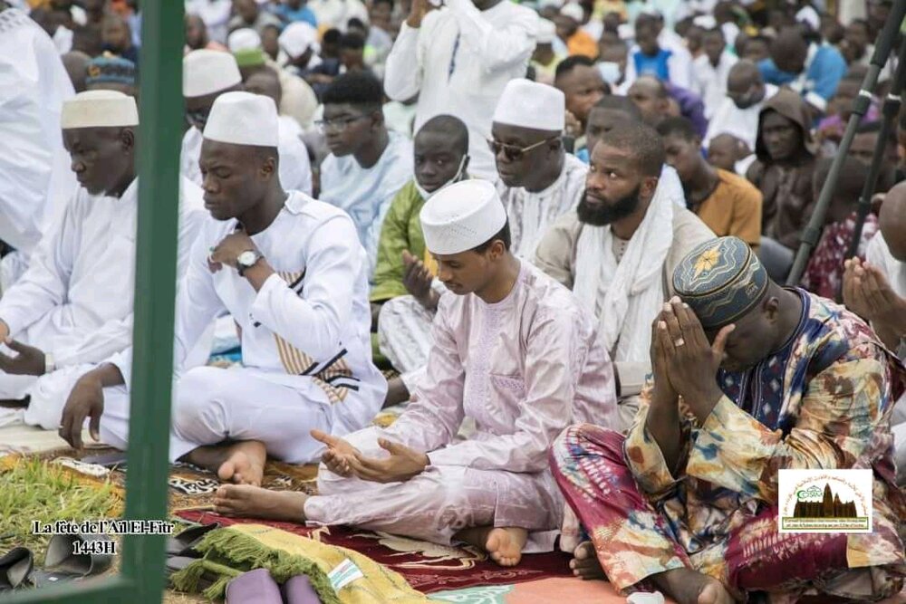 تصاویر رسیده از اقامه نماز عید فطر در پایتخت ساحل‌عاج