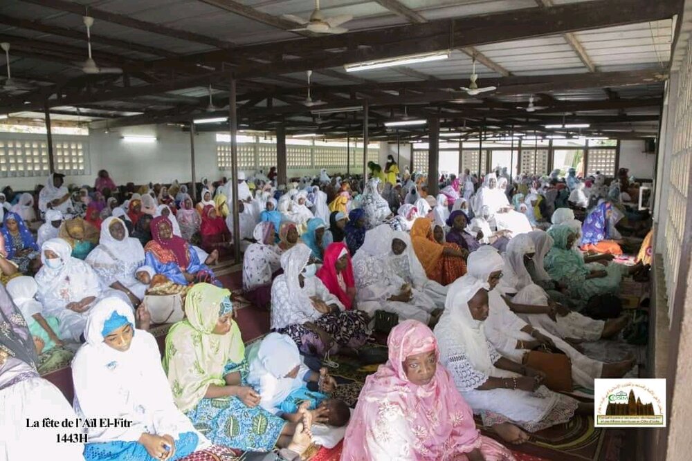 تصاویر رسیده از اقامه نماز عید فطر در پایتخت ساحل‌عاج