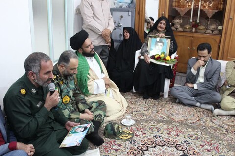 تصاویر: دیدار مسئولان آران وبیدگل با خانواده شهیدگمنام حسین نوروزی  ابوزیدابادی