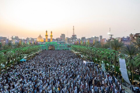 تصاویر/ روضہ مبارک امام حسین (ع) اور روضہ مبارک حضرت عباس (ع) میں نماز عید الفطر کا روح پرور اجتماع