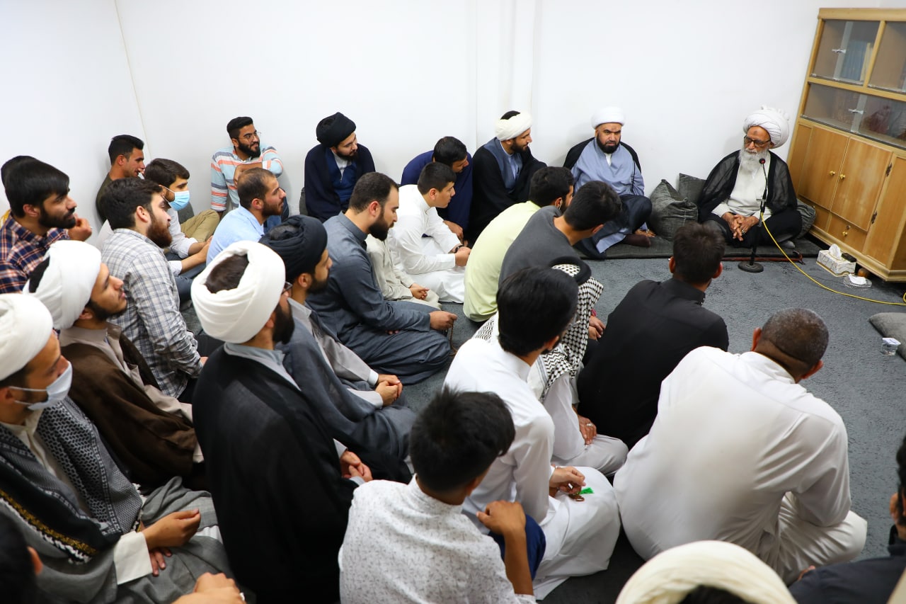 على المسؤول أَن يتأسى بأَمير المؤمنين (عليه السلام) الذي أدار دولة مترامية الأَطراف بالعدالة
