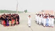 فیلم | همخوانی سرود "سلام فرمانده" در روستای محروم مختارآباد زهکلوت در جنوب استان کرمان