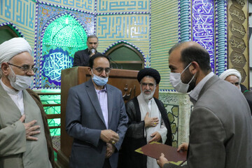 تقدیر از معلمان فعال تربیتی و قرآنی در نماز جمعه یزد