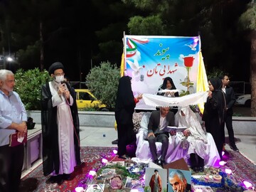 تصاویر/ مراسم پیوند  زوج کاشانی در جوار گلزار شهدا