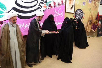 تجلیل از اساتید جامعه‌الزهرا(س) در نشست بزرگداشت مقام معلم