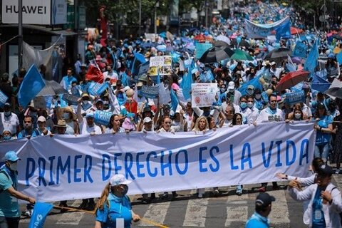 تظاهرات 40 هزار نفری در پایتخت مکزیک در مخالفت با قانونی شدن سقط جنین