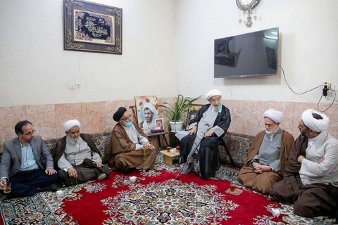 تصاویر/ دیدار جمعی از ائمه جماعت حرم مطهر رضوی با خانواده شهیدان اصلانی و دارایی