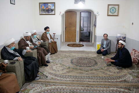 تصاویر/ دیدار جمعی از ائمه جماعت حرم مطهر رضوی با خانواده شهیدان اصلانی و دارایی