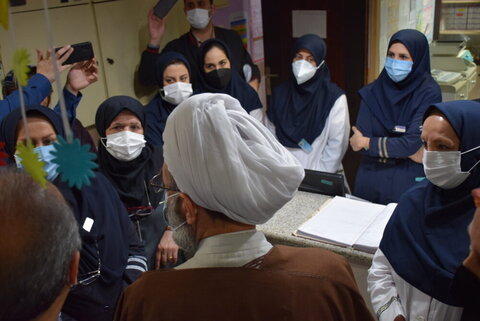 عیادت نماینده ولی فقیه از بیماران کودکان سرطانی