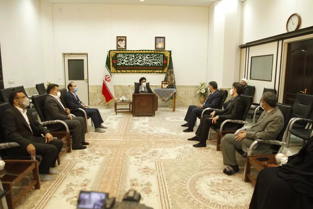 دشمن برای ترویج علم بی‌نتیجه تلاش می‌کند