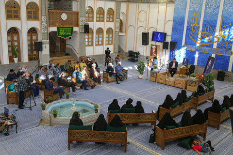 تصاویر/پنجمین محفل شعرخوانی نیکوکاری در اصفهان